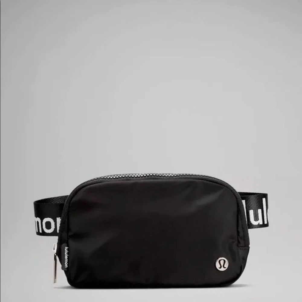 New With Tag Lululemon Everywhere Belt Bag Black With White Logo extension strap